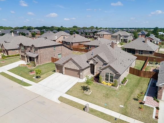4th image of 10 Oakridge Ln