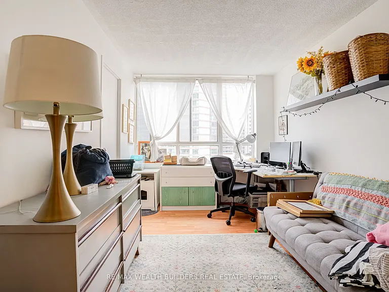 633 Bay St #803 — Photo 30