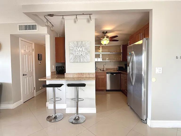 401 Golden Isles Dr #409 — Photo 10