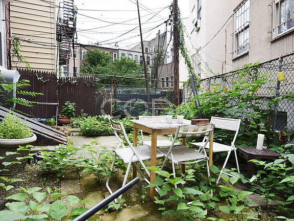 3rd image of 178 Kingsland Ave APT 3R