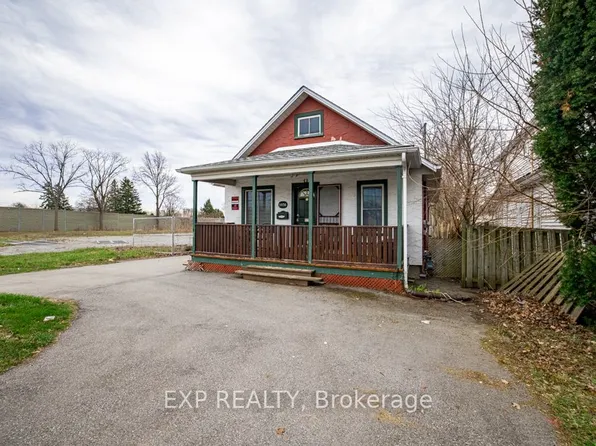 5938 Dunn St, Niagara Falls, ON L2G 2P1