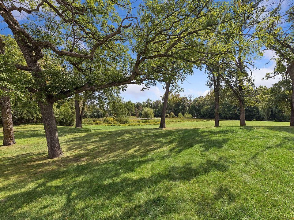 2nd image of 555 Bushaway Rd