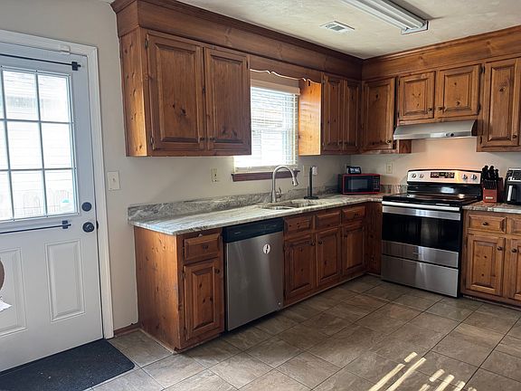 4th image of 738 Luther St