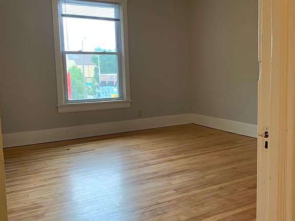 4th image of 51 Milton St S APT 4