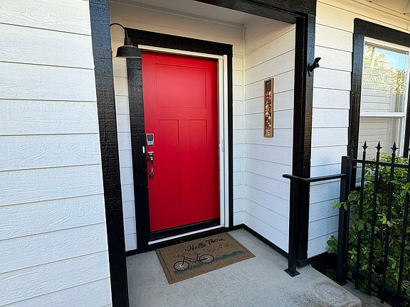 2nd image of 43 Winedale Ln
