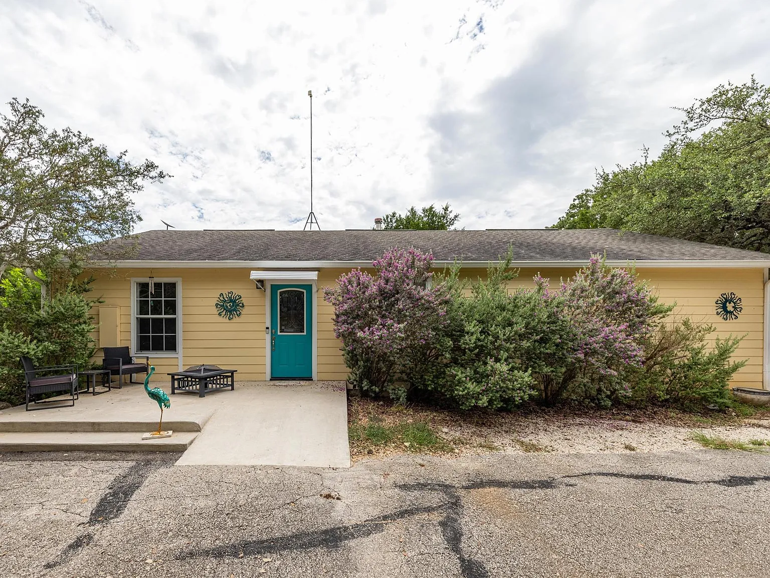 3 bed, 2.0 bath, 1500 sqft, $2,530 — Photo 1