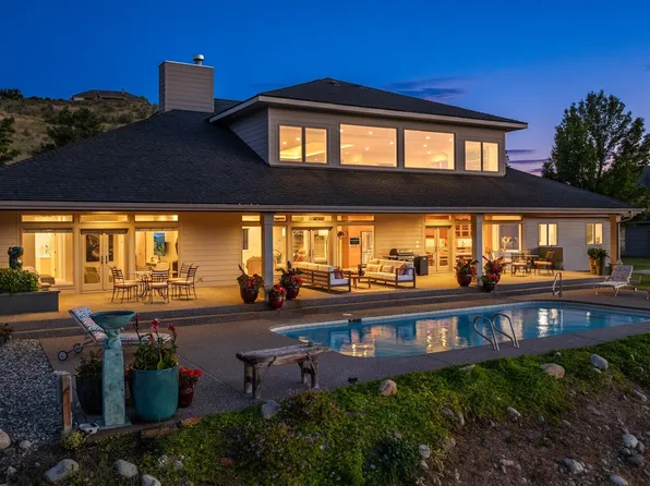 450 Hawks Meadow Road, Chelan, WA 98816