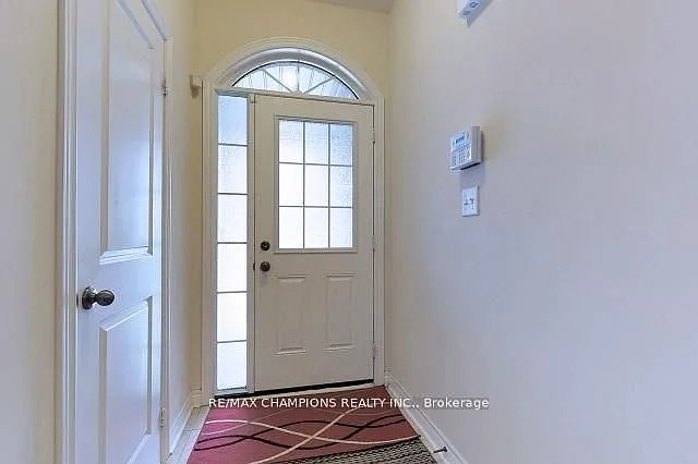 64 Pennycross Cres — Photo 2
