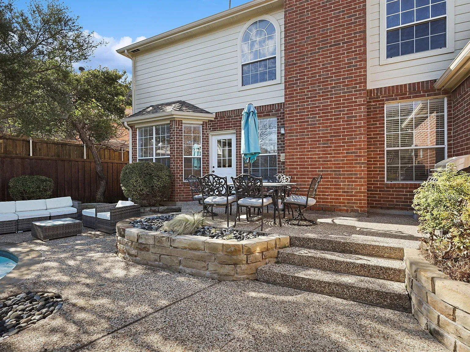 5 bed, 2900 sqft, $9,750 — Photo 2