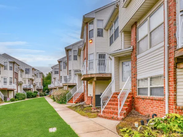 748 Harbortown Blvd, Perth Amboy, NJ 08861