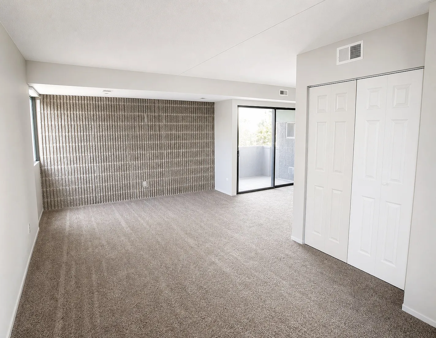 2 bed, 695 sqft, $1,599 — Photo 2