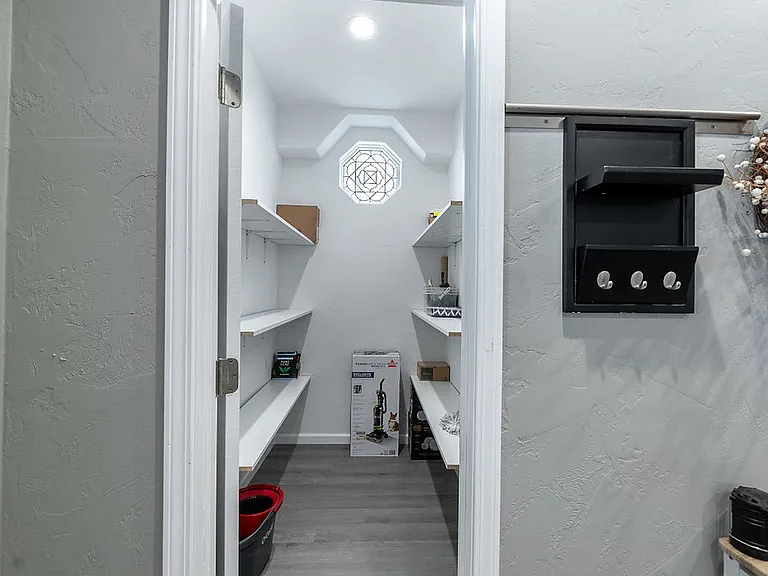 347 SW Jewell Ave — Photo 6