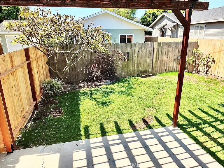 4036 E Vermont St — Photo 47