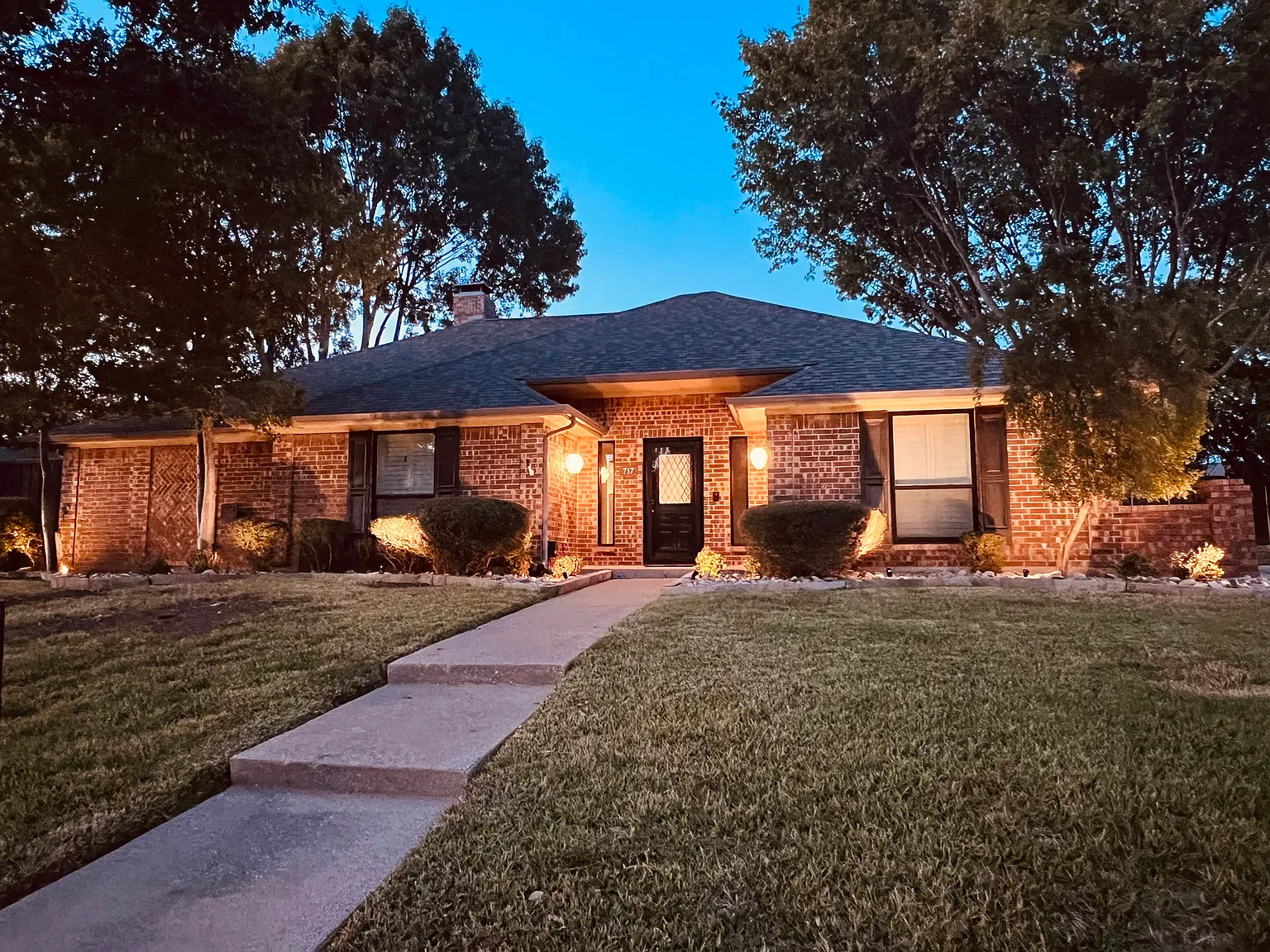 4 bed, 3025 sqft, $4,300 — Photo 2