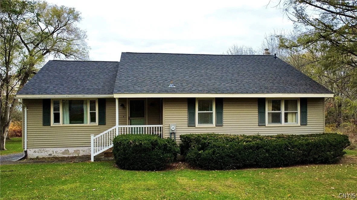 6 bed, 2.5 bath, 2143 sqft, $2,600 — Photo 3