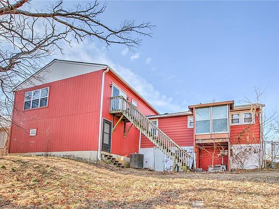 3rd image of 181 Novak St