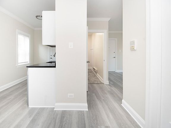 5th image of 837 W Cornelia Ave #8375-3S
