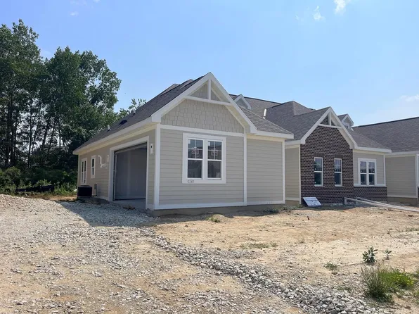 2165 West Colonial Woods CIRCLE #1011, Oak Creek, WI 53154