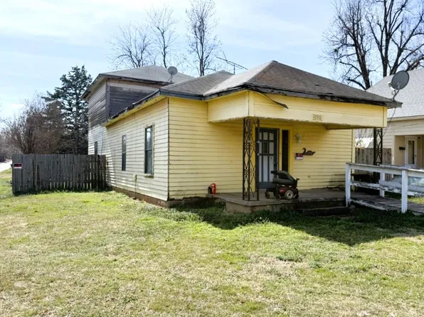 1301 W Idaho Ave, Chickasha, OK 73018