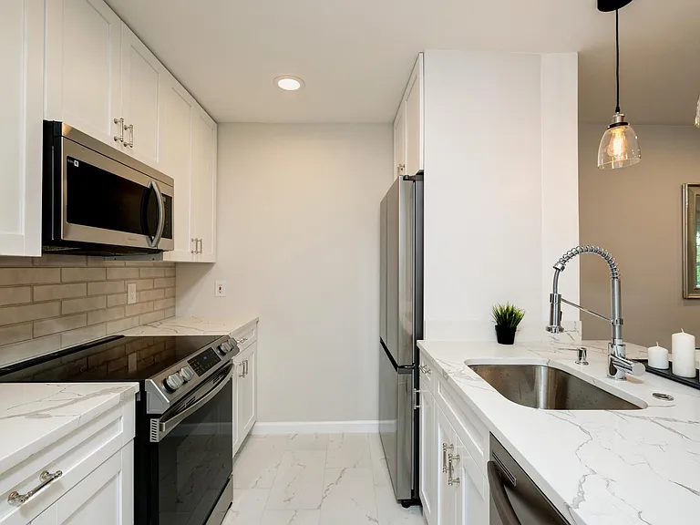 2227-3315 Wyndham Cir #2227 — Photo 12