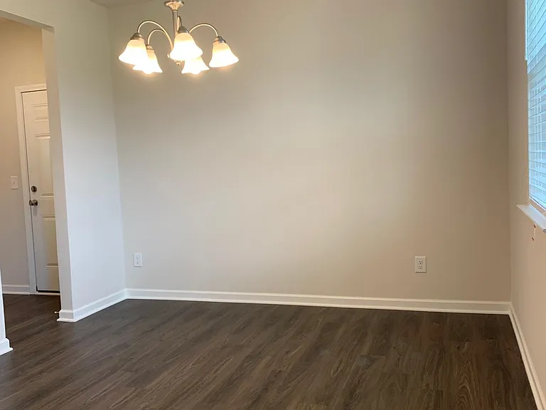 135 Rossell Park Cir — Photo 2
