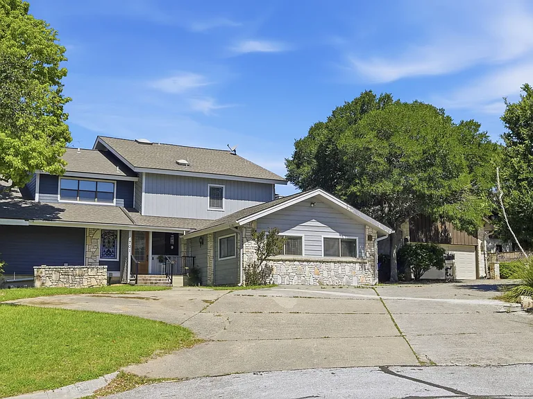 701 Oakland Hills Ln — Photo 4