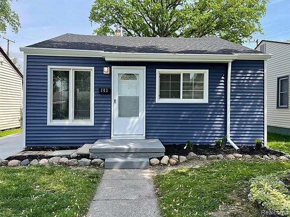 2nd image of 143 E Dallas Ave