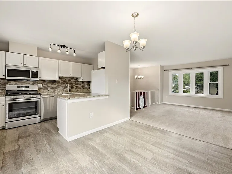 5481 Saddler Ln — Photo 6