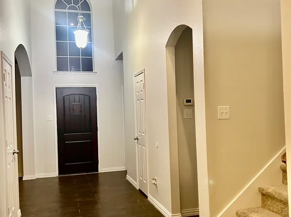8012 Wyoming Dr, Fort Worth, TX 76131