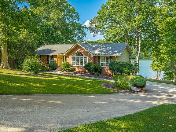2nd image of 4015 Leeward Ln #11