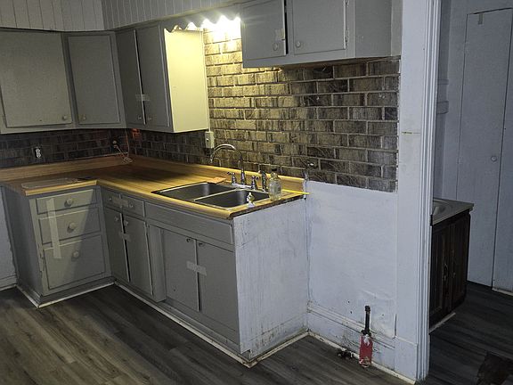 5th image of 28 N Market St