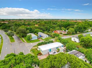 321 Commodore Dr, Plantation, FL 33325