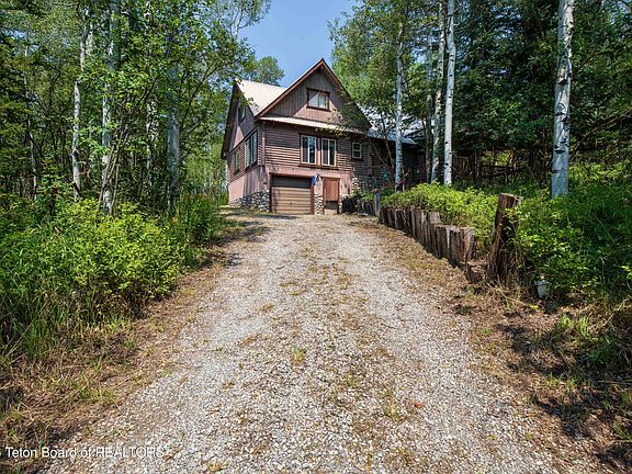 2nd image of 257 Aspen Way