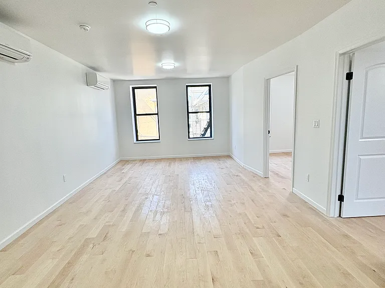 1046 E 15th St #3F — Photo 1