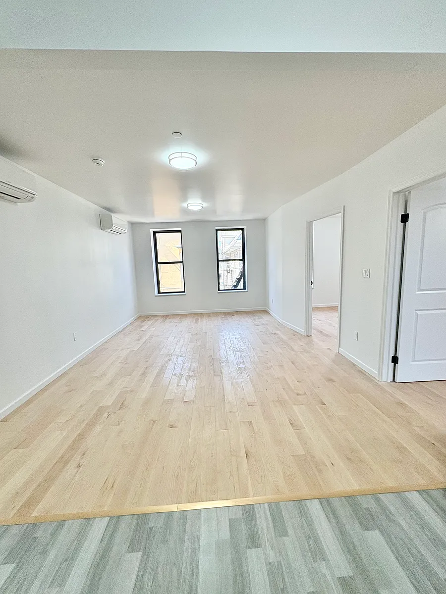 Building Photo - 1046 E 15th St #2F
