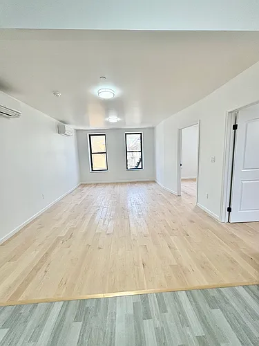 1046 E 15th St #3F Photo 1