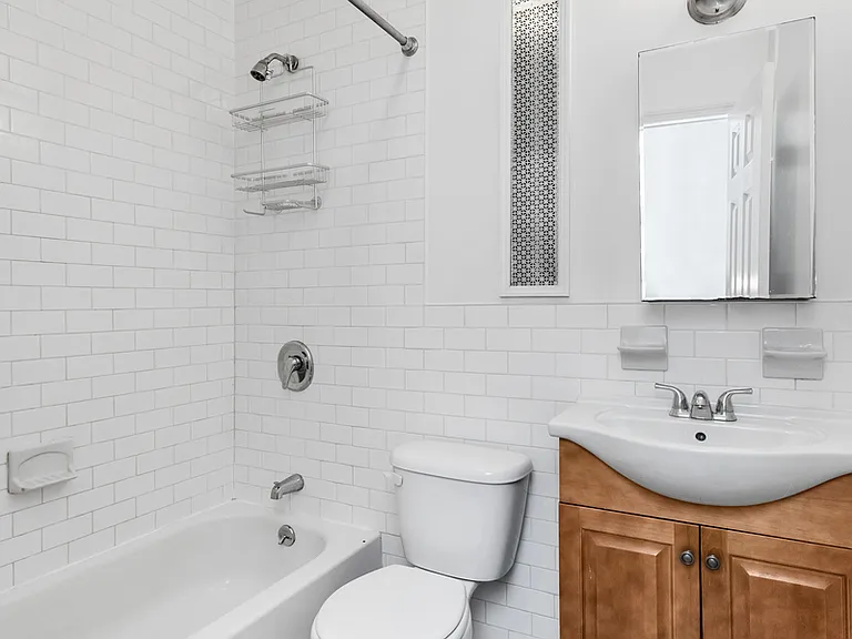 566 Baltic St #1R — Photo 5