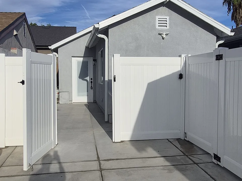 10832 1/2 Odell Ave
