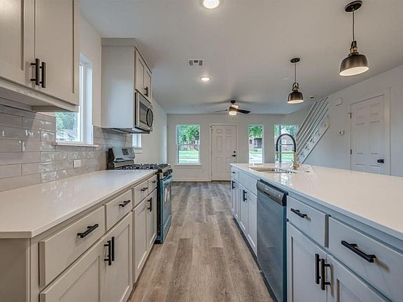 2nd image of 1021 NE 18th St