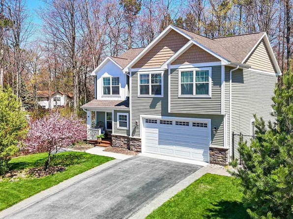 3176 Winchester Dr, Traverse City, MI 49686
