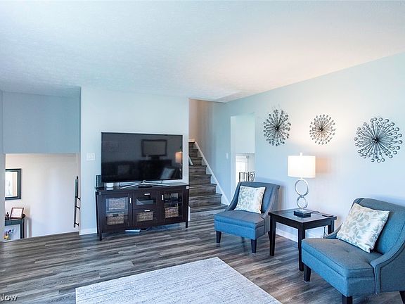 3rd image of 8267 Pinehurst Dr