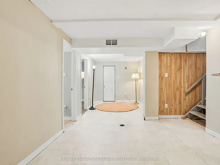 602 Geneva St — Photo 15