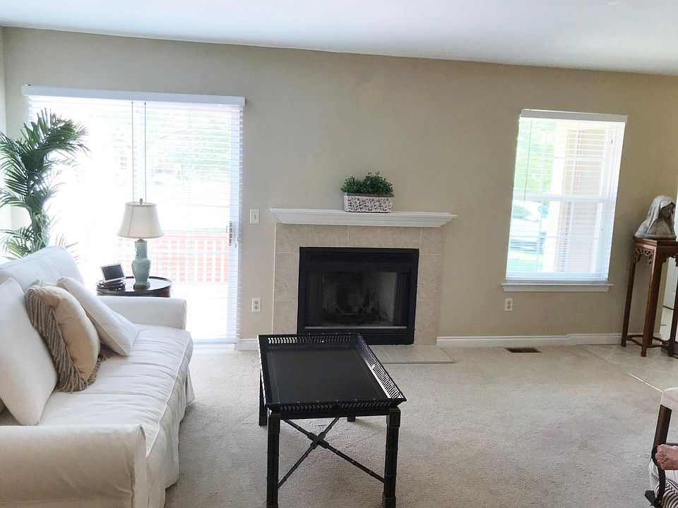 2nd image of 180 Barrington Cir #1