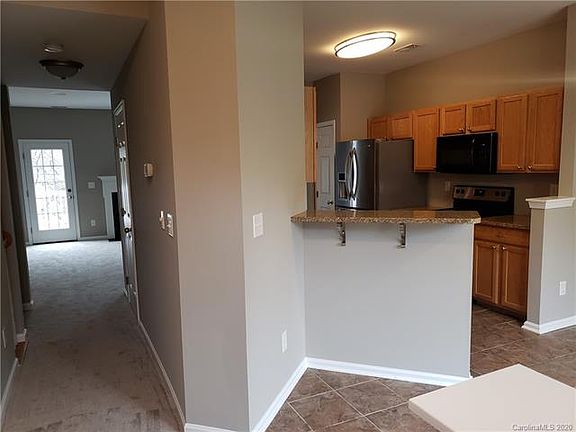 4th image of 9580 Blossom Hill Dr