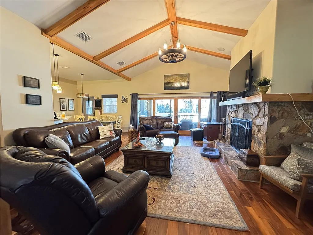 4 bed, 3.0 bath, 3476 sqft, $3,500 — Photo 4