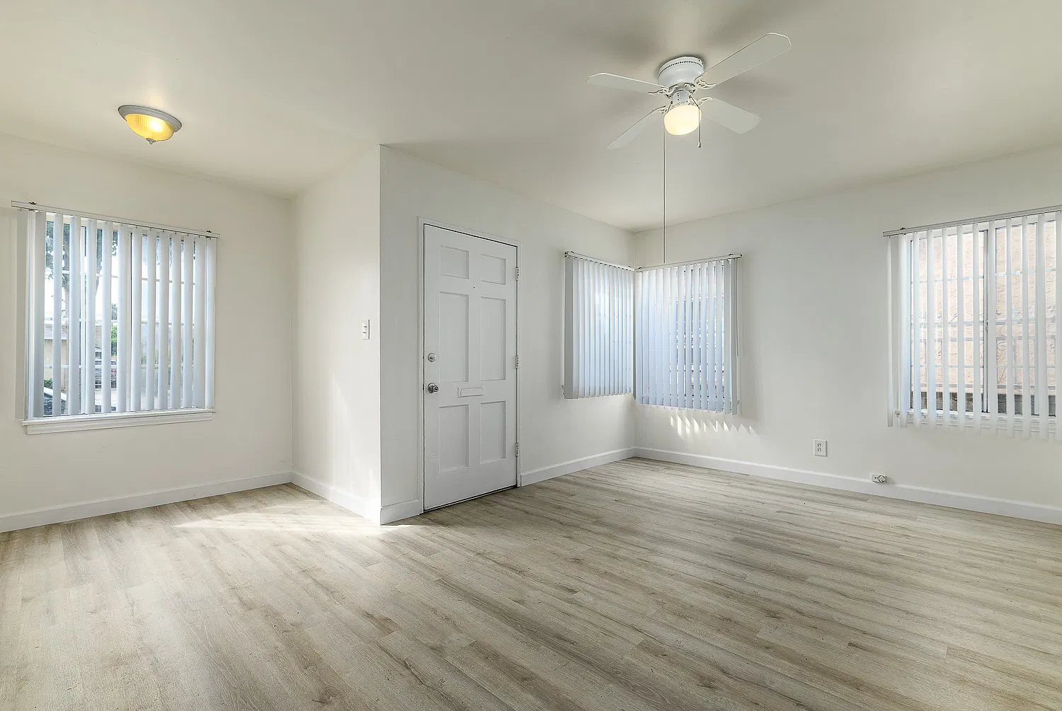 5 bed, 1437 sqft, $3,995 — Photo 1