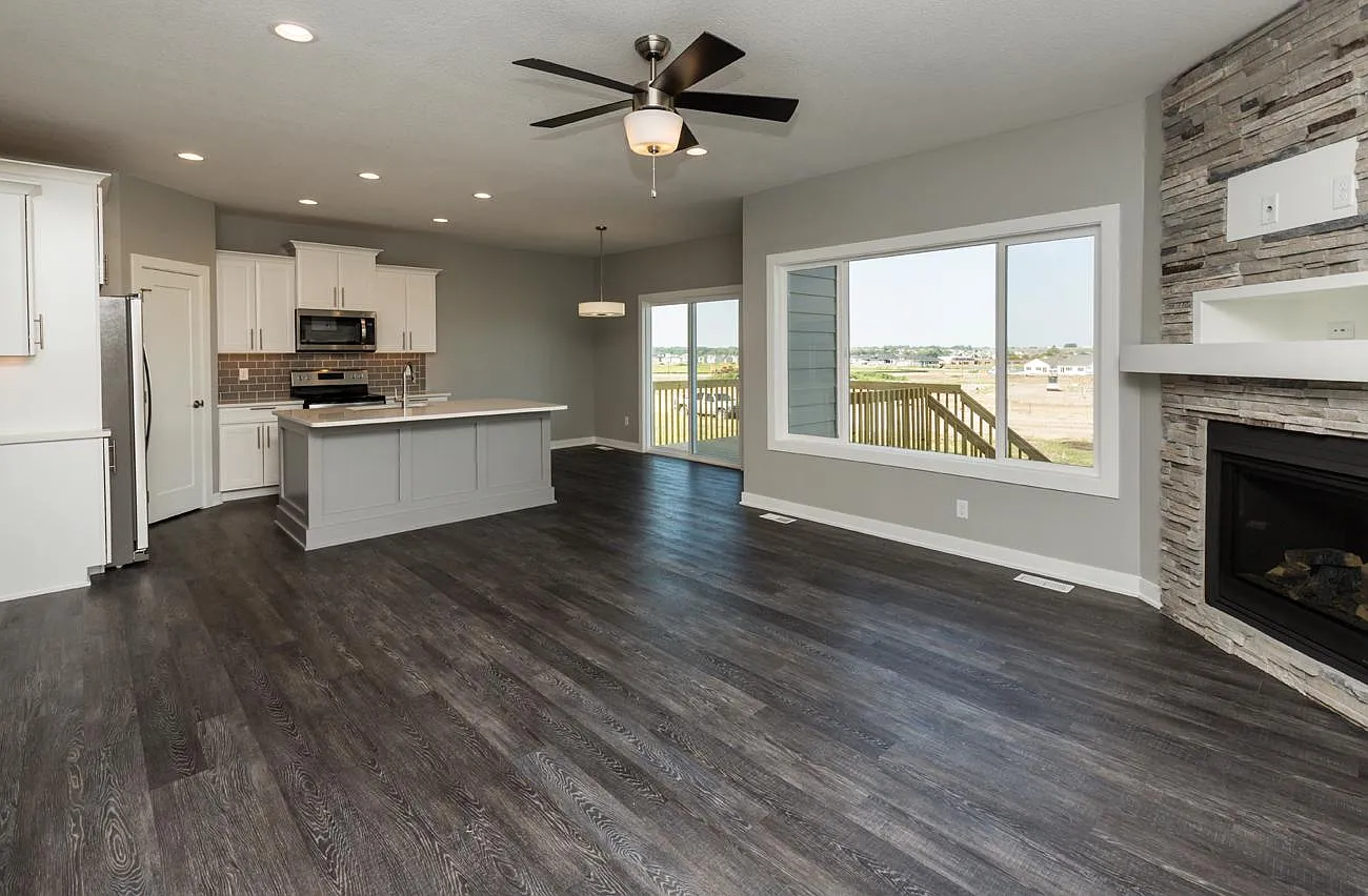 4 bed, 3.5 bath, 2306 sqft, $2,650 — Photo 3