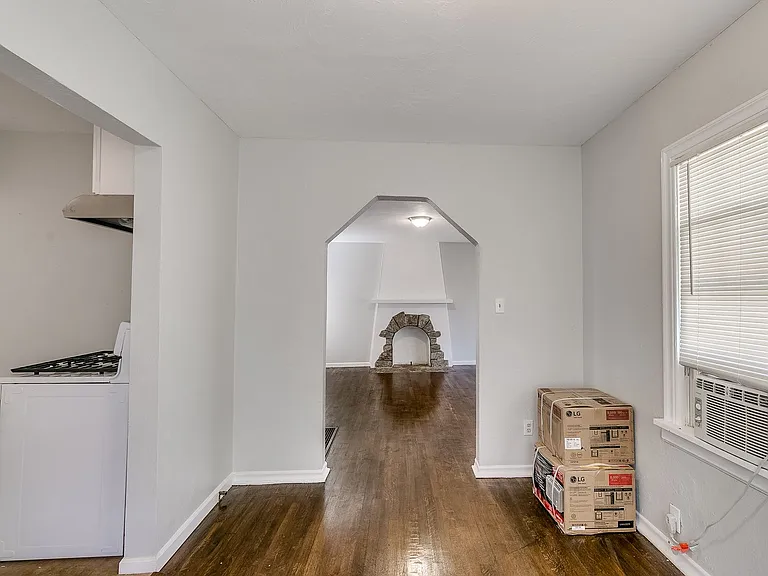 2042 NW 34th St — Photo 39