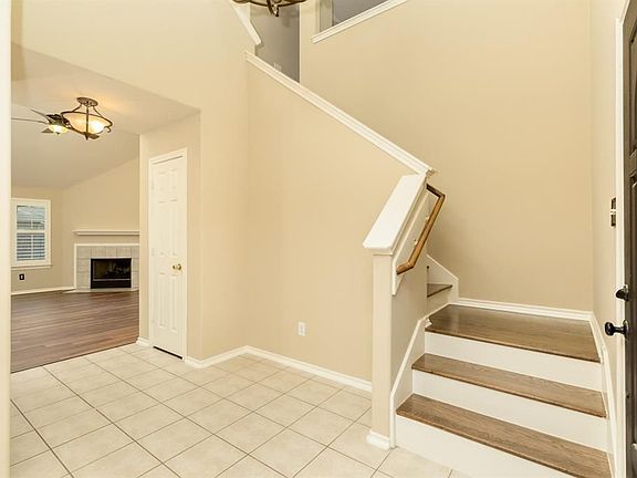 5th image of 413 Sun River Ln