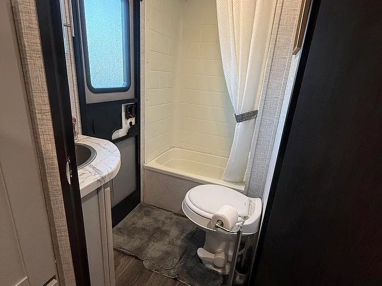 Full bath with tub/shower